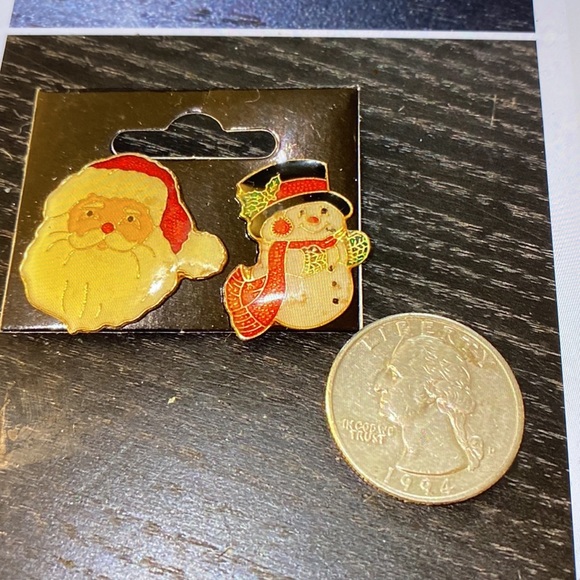 2 vintage enamel  tack  pins Christmas, Santa and snowman - Picture 5 of 6